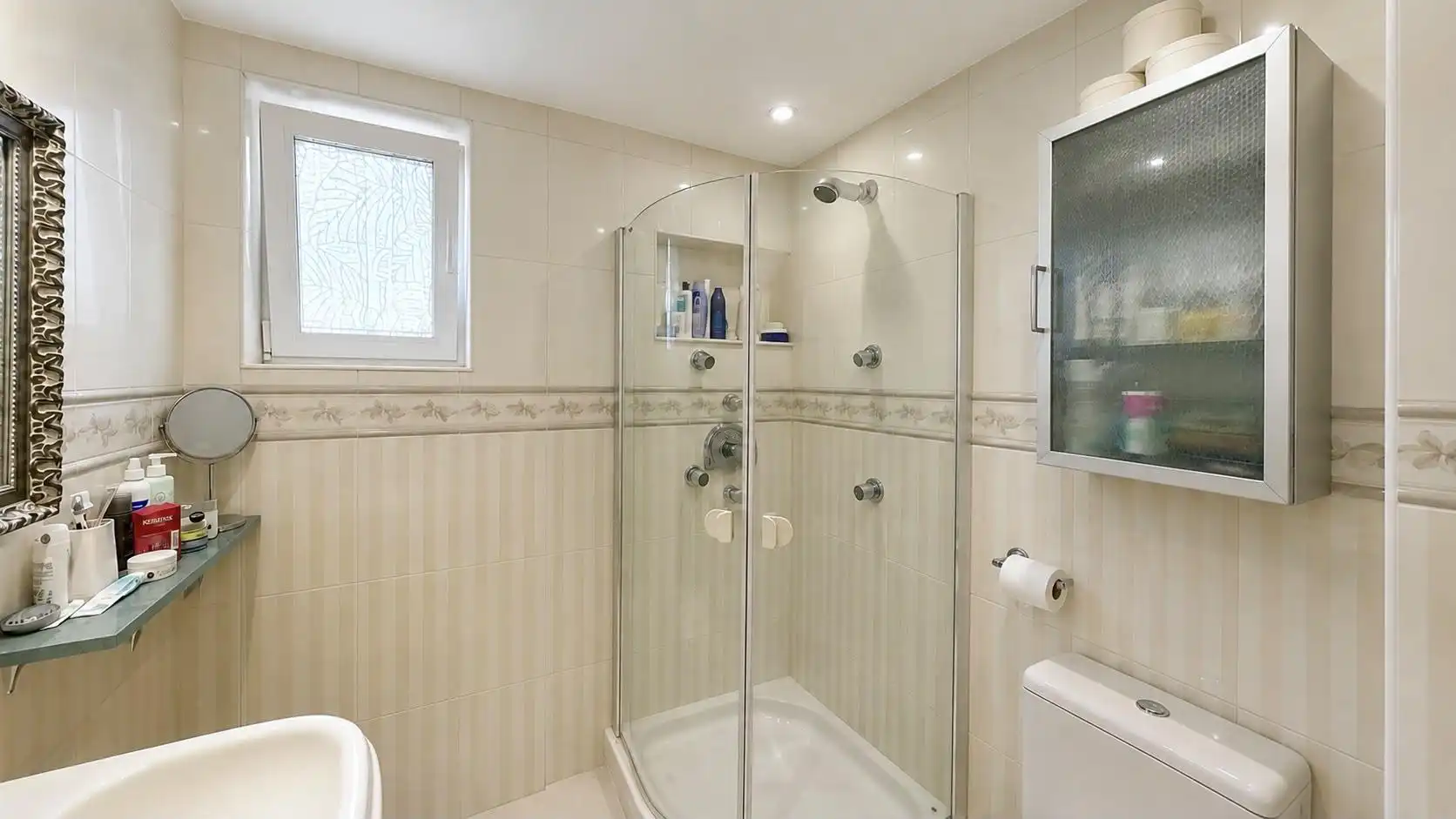 Badezimmer von Wohnungen zum Verkauf in Madrid mit Klimaanlage, Heizung und Parkett