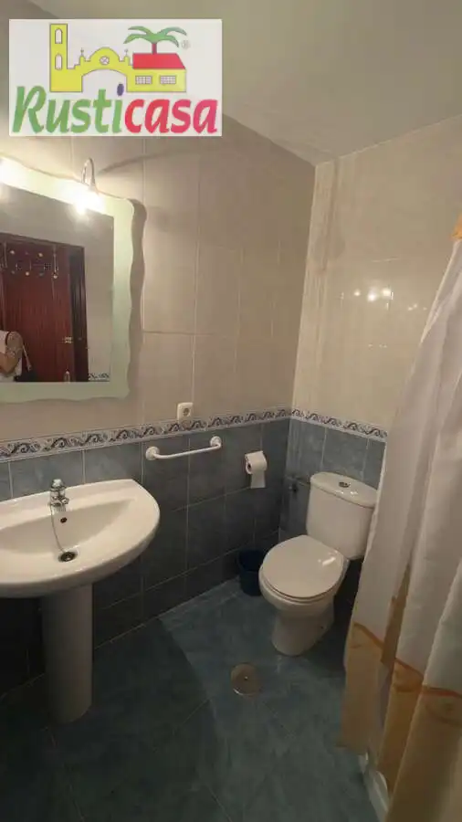 Badezimmer von Wohnung zum Verkauf in Bailén mit Klimaanlage, Möbliert und Balkon