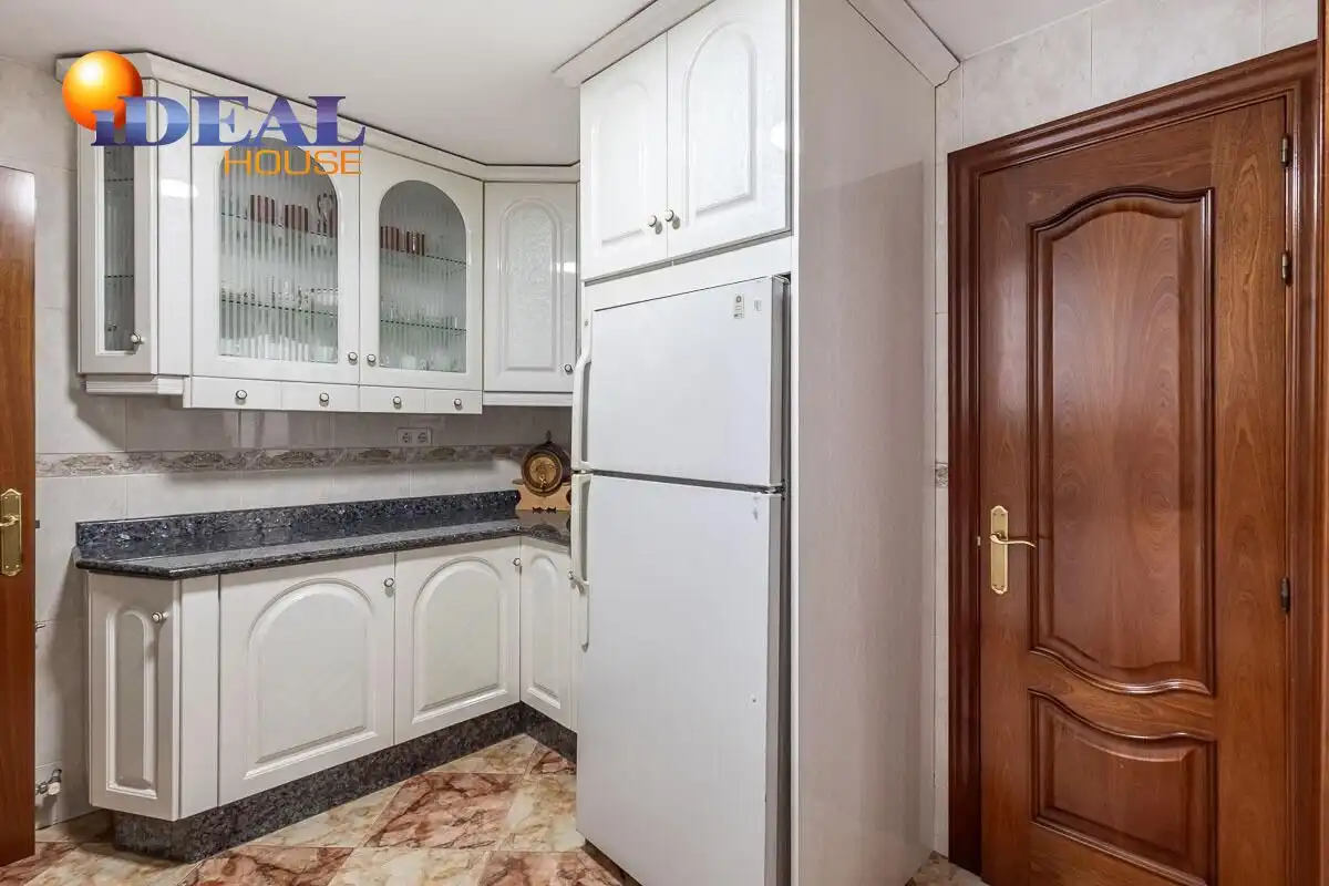 Flat with terrace for sale in Avenida DE MADRID 20, imagen 17