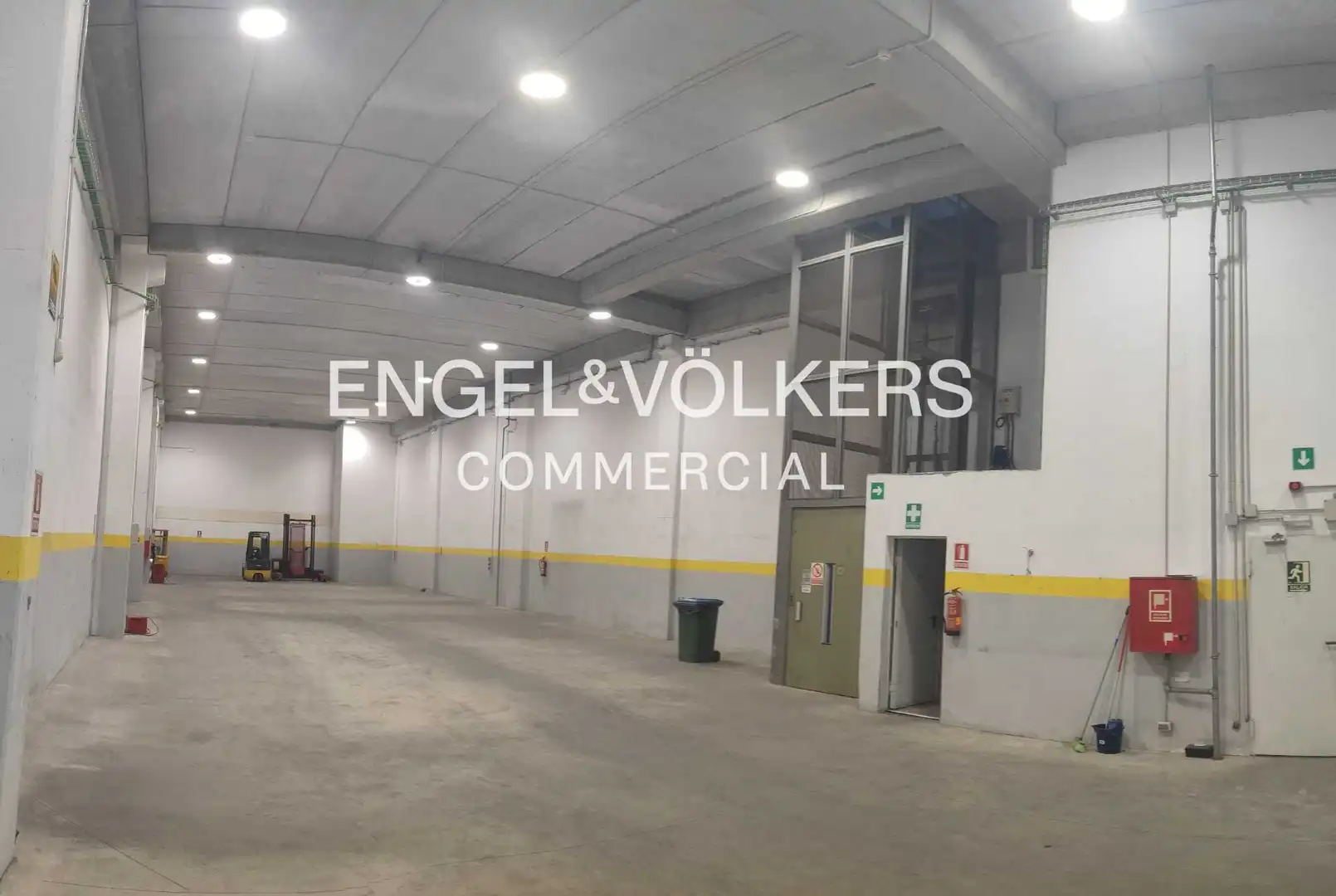 Nave industrielle à louer à Port, imagen 9