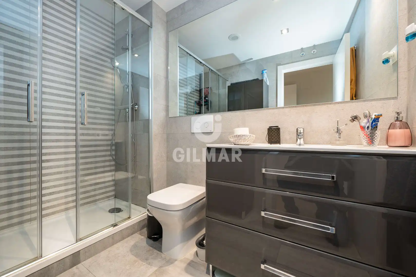 Bathroom of Flat for sale in Madrid  with Heating, Private garden and Storage room