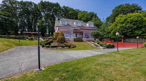 EN VENTA EXCEPCIONAL CHALET DE UNOS 520 METROS CONSTRUIDOS SOBRE UNA GRAN PARCELA A 5 MINUTOS DE LUGO