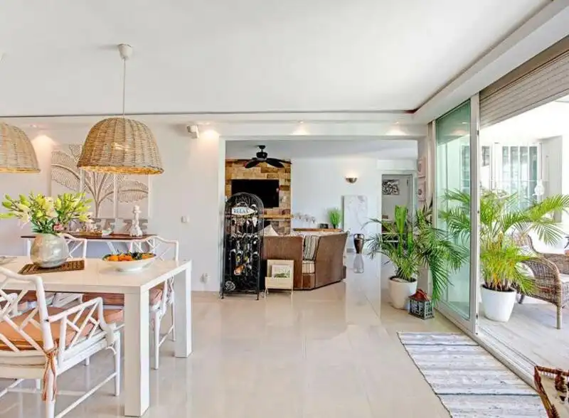 Cuina de Casa o xalet de lloguer en Marbella amb Aire condicionat, Jardí privat i Terrassa
