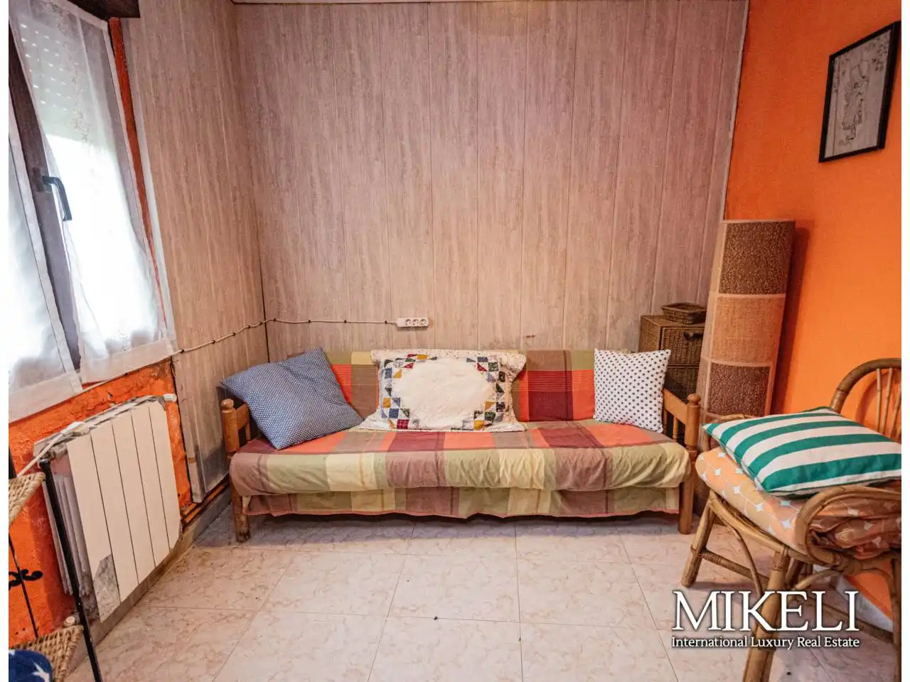 Dormitori de Casa o xalet en venda en El Astillero   amb Calefacció i Jardí privat