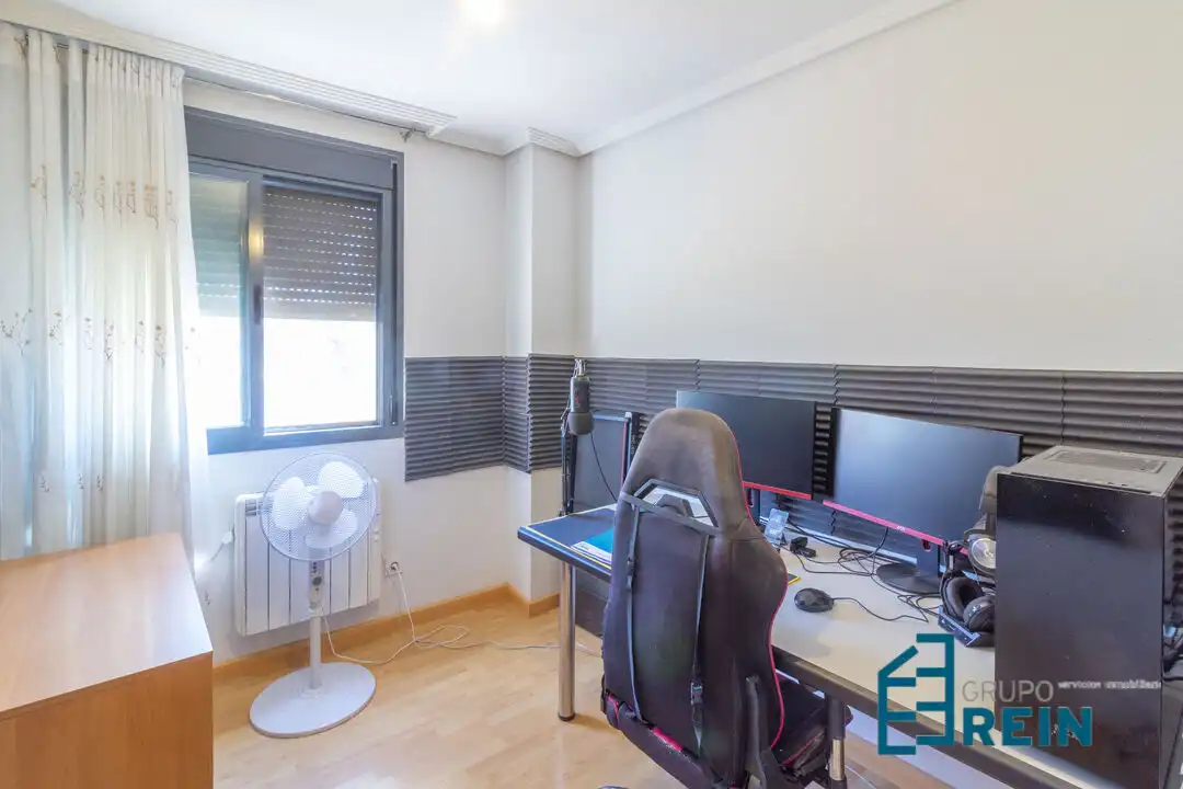 Flat for sale in Recas  with Air Conditioner and Heating