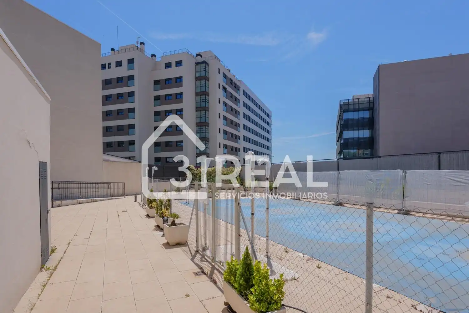 Außenansicht von Wohnung zum Verkauf in Madrid mit Heizung, Privatgarten und Gemeinschaftspool
