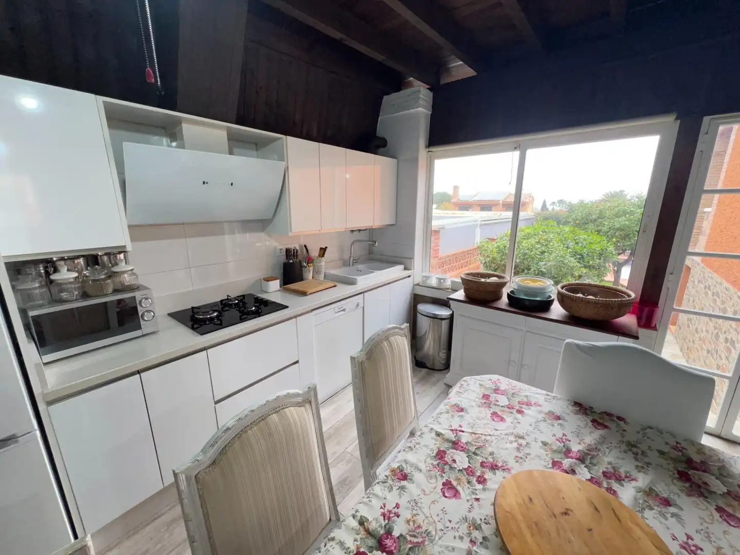 Cuina de Casa o xalet en venda en Alhaurín de la Torre amb Aire condicionat, Jardí privat i Terrassa