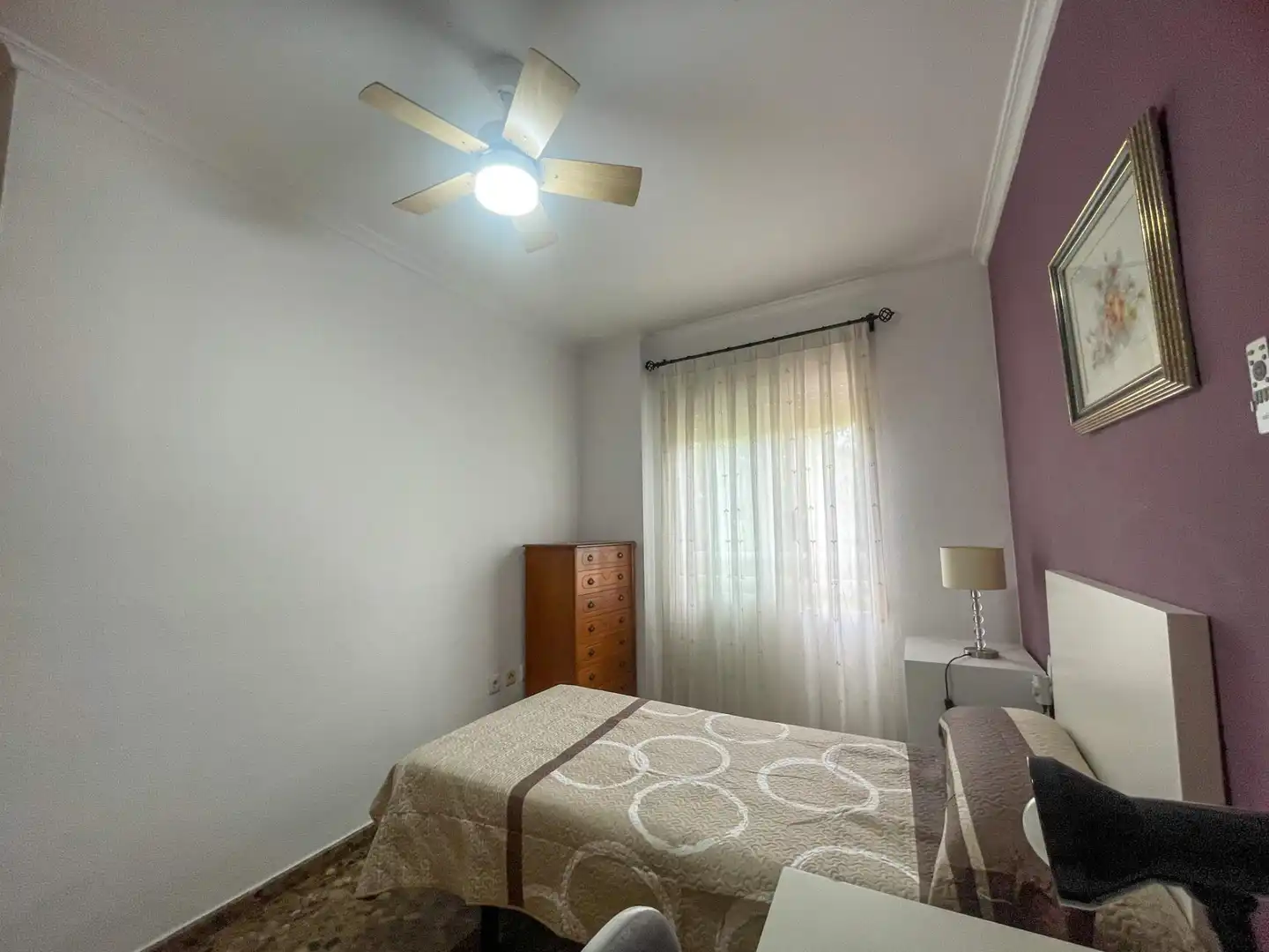 Habitación de Piso para compartir en Moncada con Amueblado y Balcón