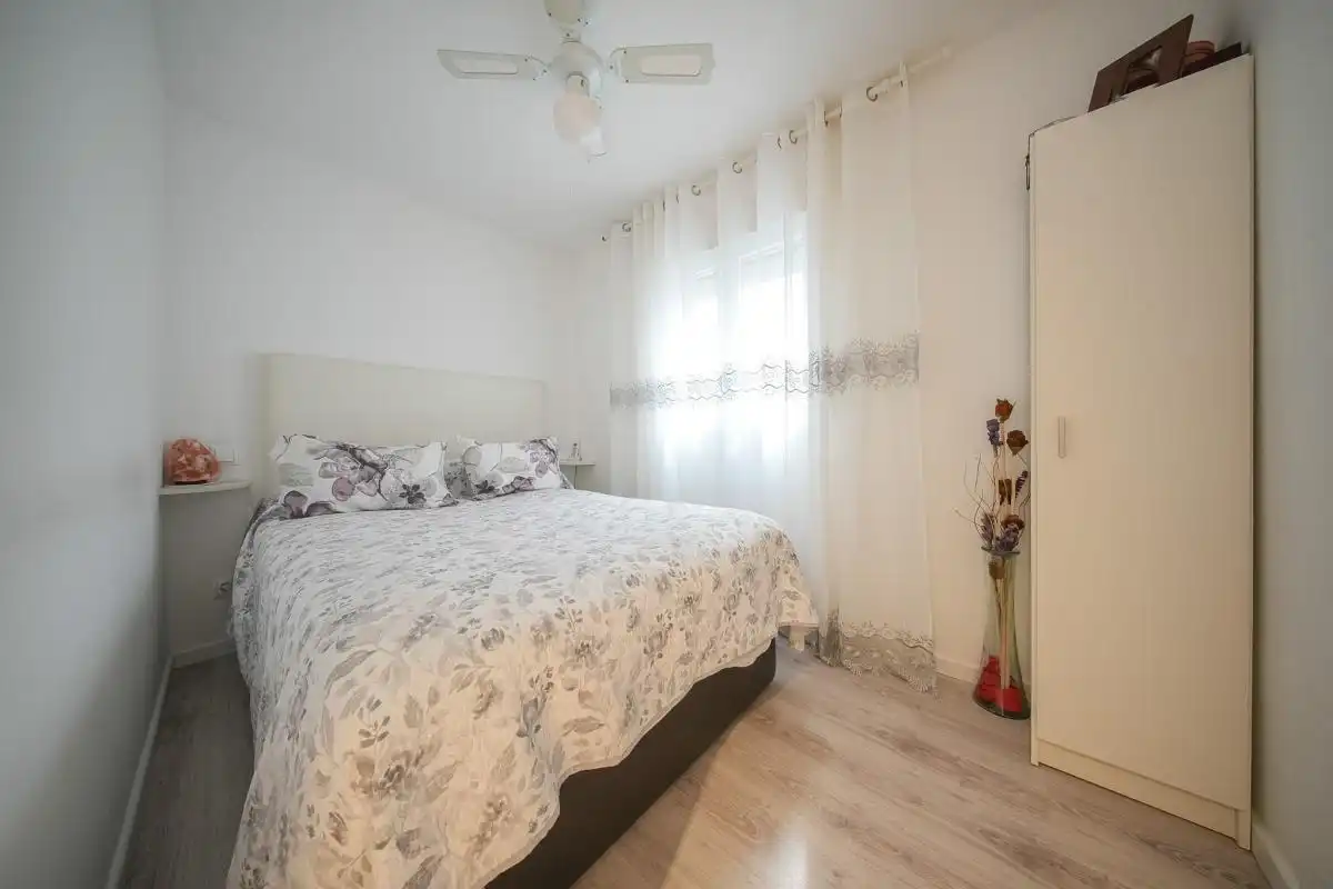 Habitación de Planta baja en venta en Alovera con Aire acondicionado, Calefacción y Jardín privado