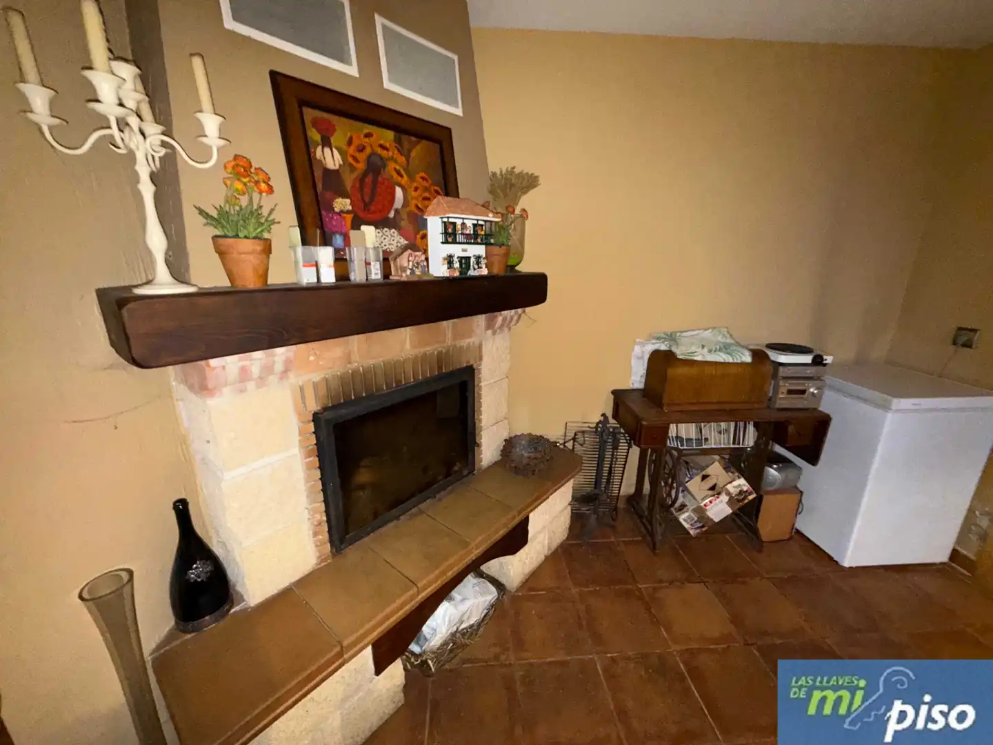 Sala de estar de Casa adosada en venta en Arroyo de la Encomienda con Calefacción, Jardín privado y Parquet