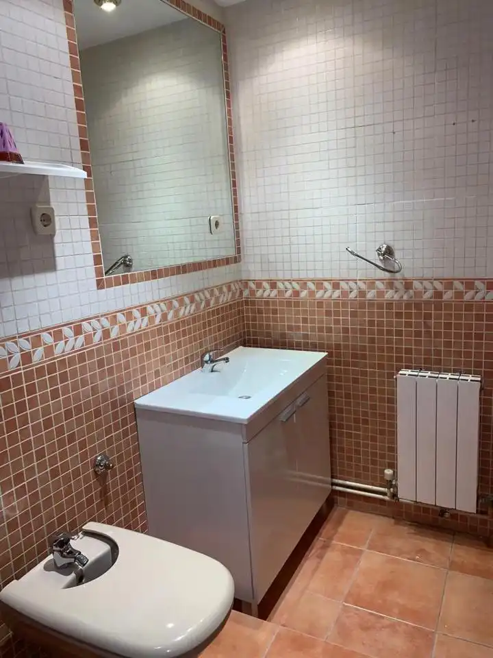 Bany de Pis de lloguer en Mejorada del Campo amb Calefacció