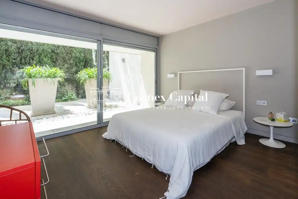 Dormitori de Casa o xalet en venda en Barcelona amb Aire condicionat, Calefacció i Jardí privat