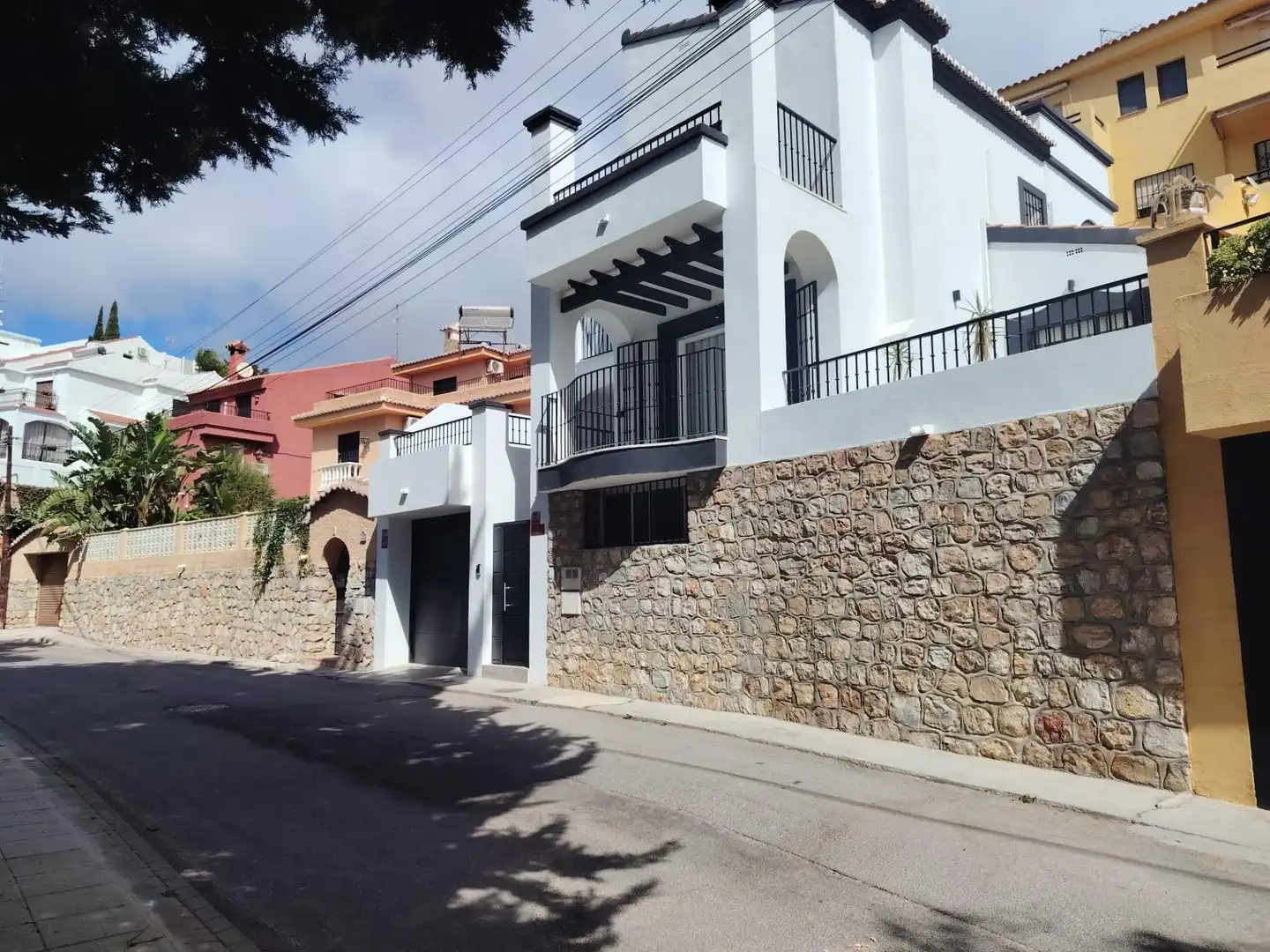 Vista exterior de Casa adosada en venta en Motril con Terraza y Alarma