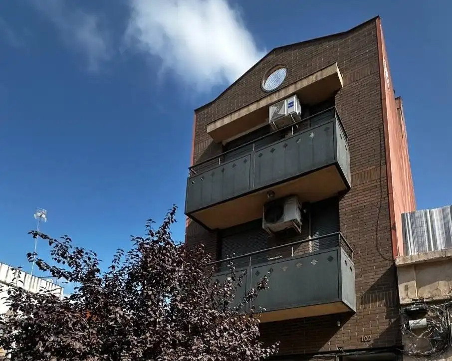 Vista exterior de Edifici en venda en Barcelona