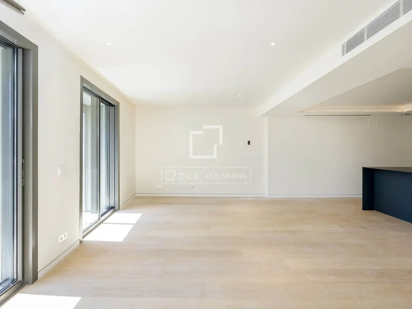 Vista exterior de Piso en venta en Barcelona con Aire acondicionado, Terraza y Piscina
