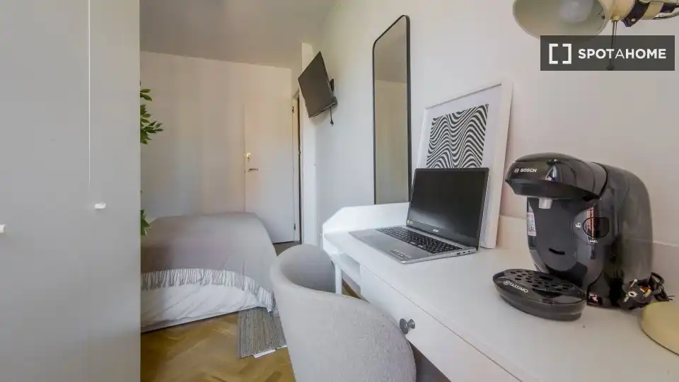 Bedroom of Flat for rent in Madrid  with Air Conditioner, Heating and Furnished