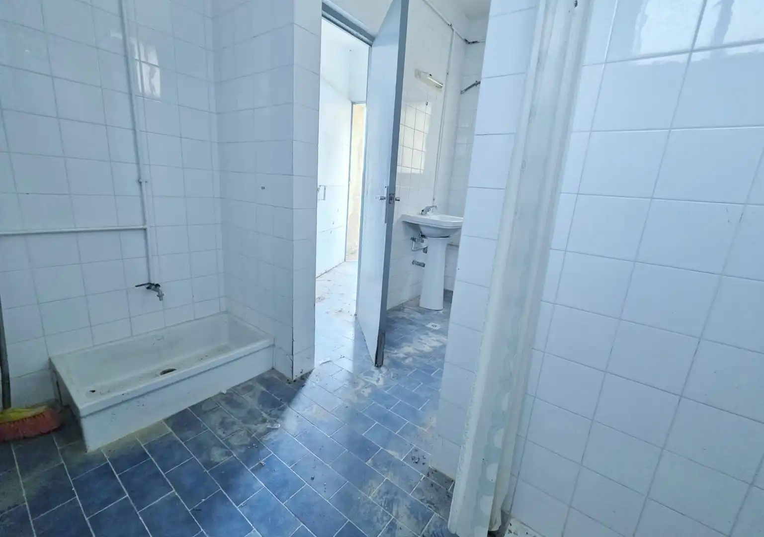 Bathroom of Industrial buildings for sale in Cantiveros