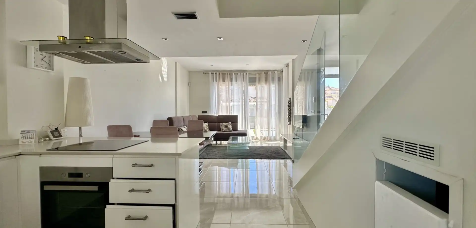 Sala d'estar de Casa o xalet en venda en Orihuela amb Aire condicionat, Jardí privat i Terrassa