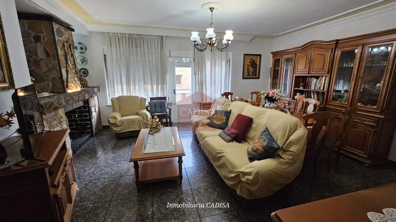 Sala de estar de Piso en venta en Salamanca Capital con Calefacción, Terraza y Amueblado