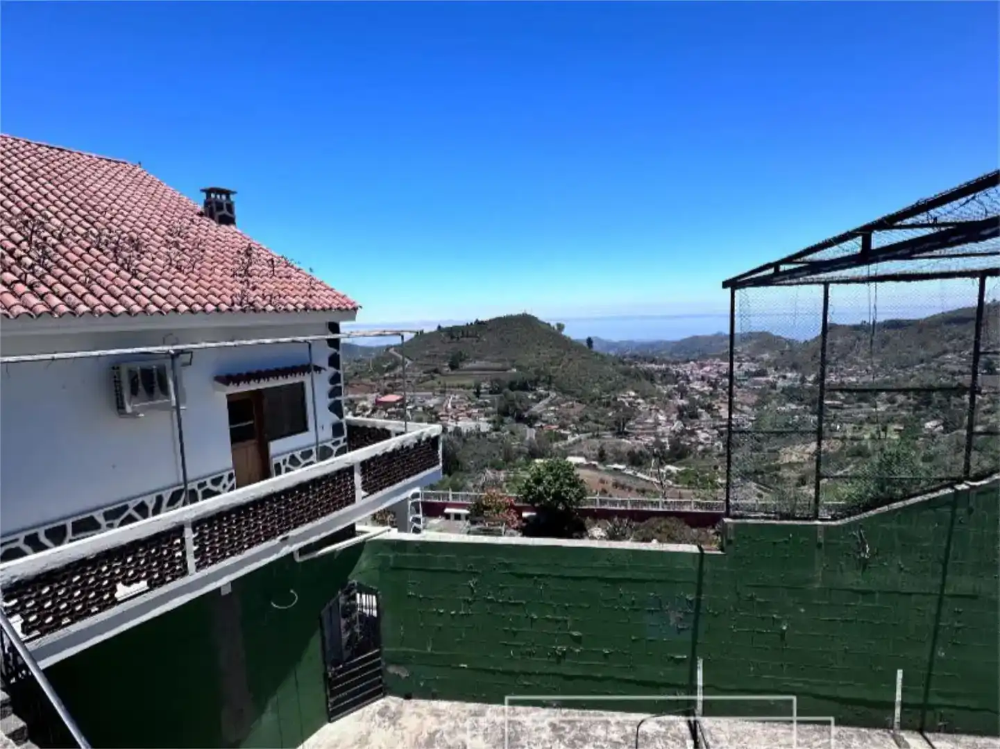 Vista exterior de Casa o xalet en venda en Vega de San Mateo amb Aire condicionat, Piscina i Balcó