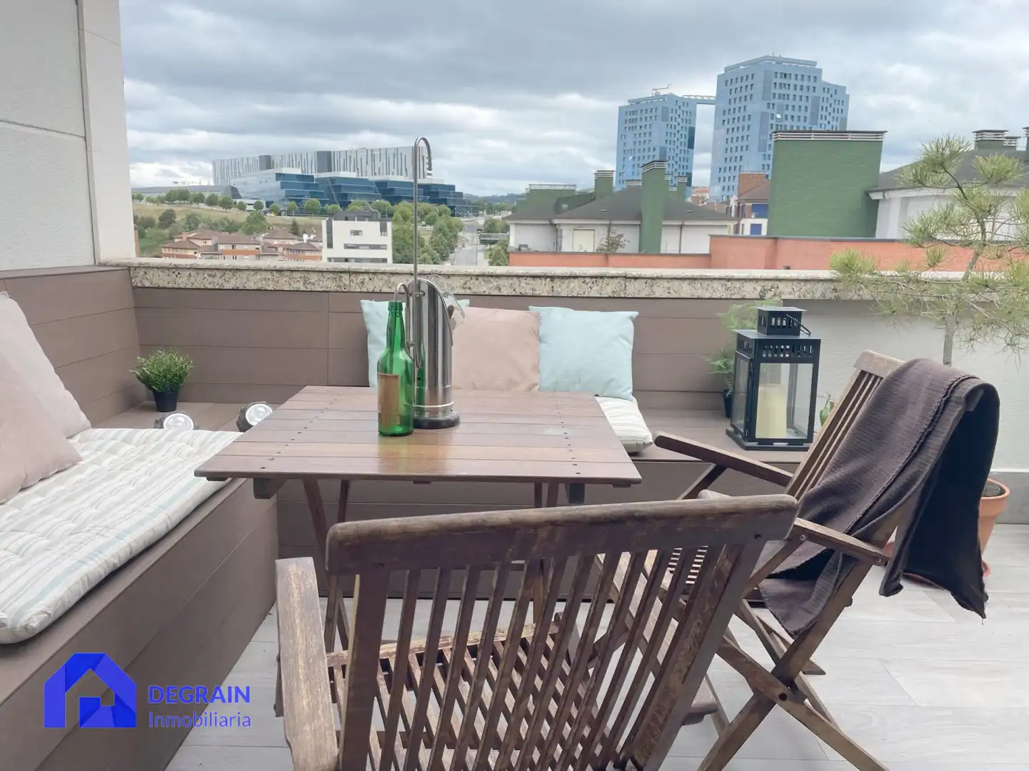 Terraza de Ático en venta en Oviedo  con Calefacción, Parquet y Terraza