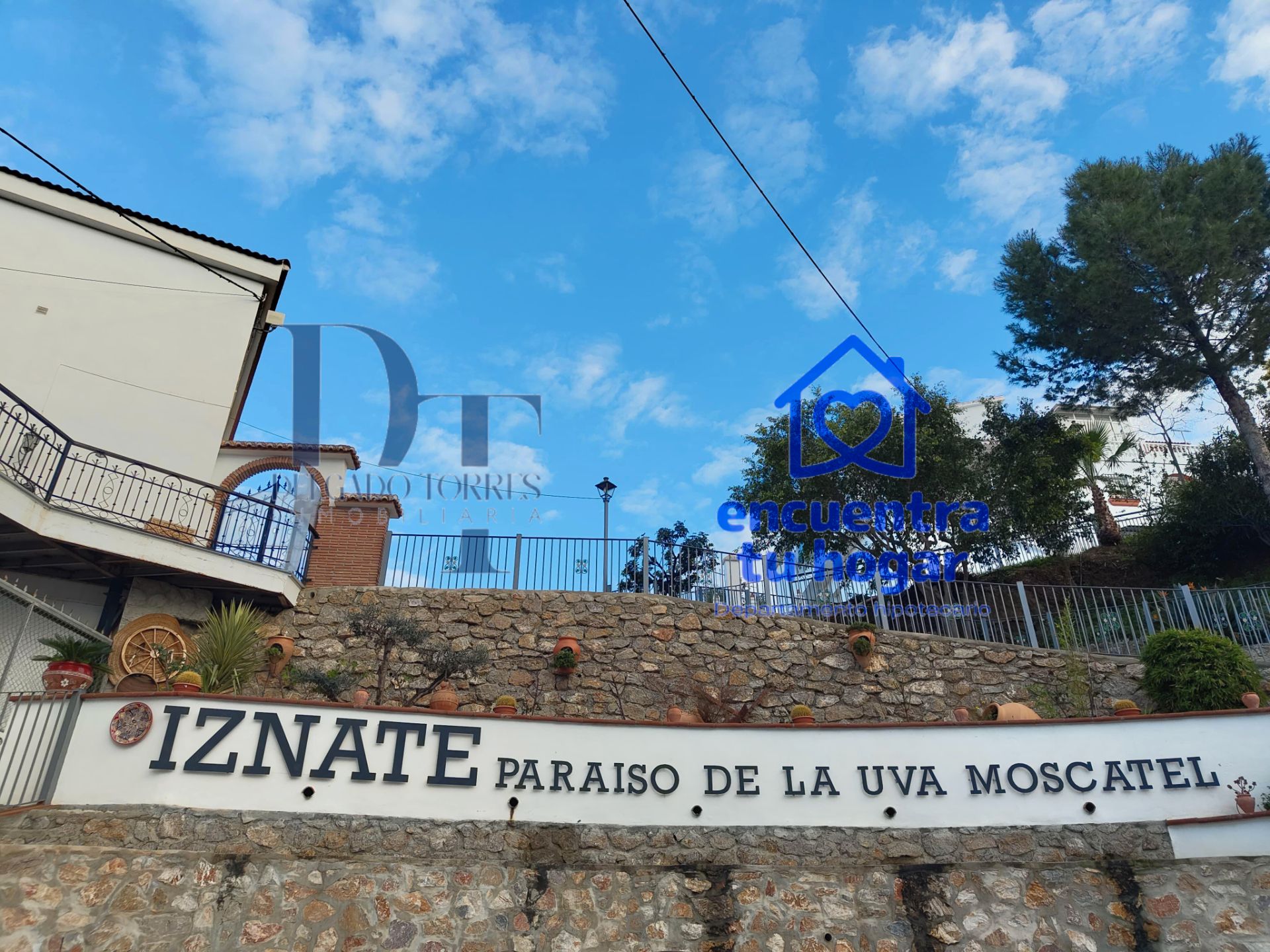 Vista exterior de Casa adosada en venda en Iznate amb Terrassa