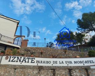 Vista exterior de Casa adosada en venda en Iznate amb Terrassa