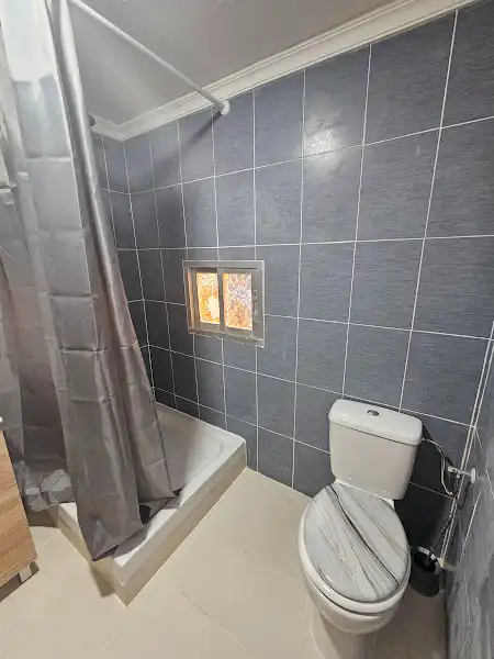 Baño de Estudio de alquiler en Cártama con Piscina, Amueblado y Lavadora