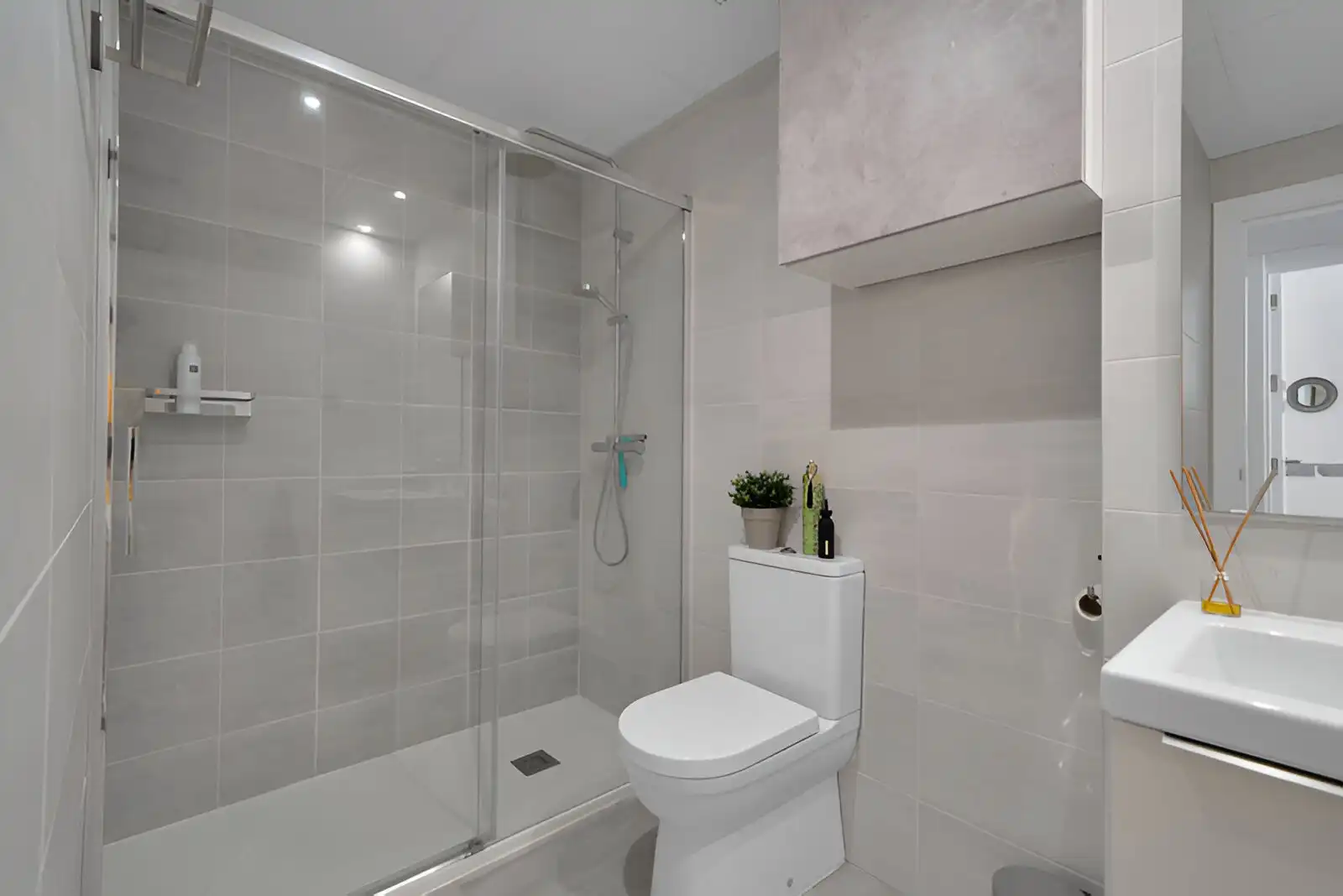 Bathroom of Ground floor for sale in Benalmádena  with Air Conditioner, Heating and Terrace