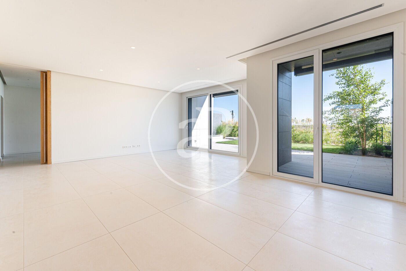 Living room of Flat to rent in Pozuelo de Alarcón  with Air Conditioner, Heating and Private garden