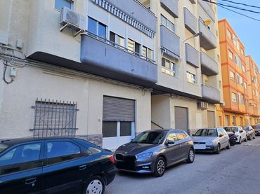 Local comercial en venda a Montcada 8