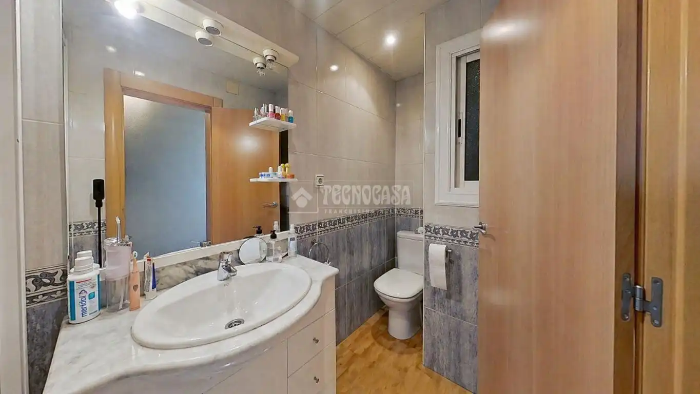 Baño de Piso en venta en Barberà del Vallès con Calefacción y Balcón