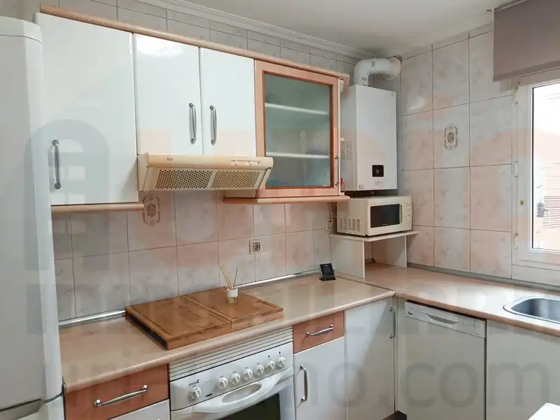 Cocina de Piso en venta en Oviedo  con Calefacción, Amueblado y Horno