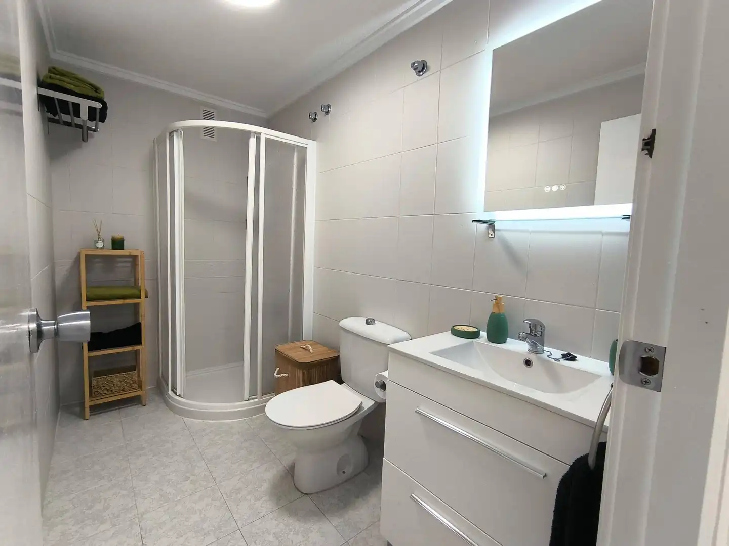 Baño de Loft en venta en Torrevieja con Aire acondicionado, Jardín privado y Amueblado