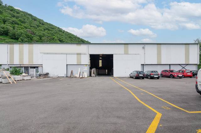 Nave industrial en Venta en  Ablaña Arriba en San Pedro - Siana