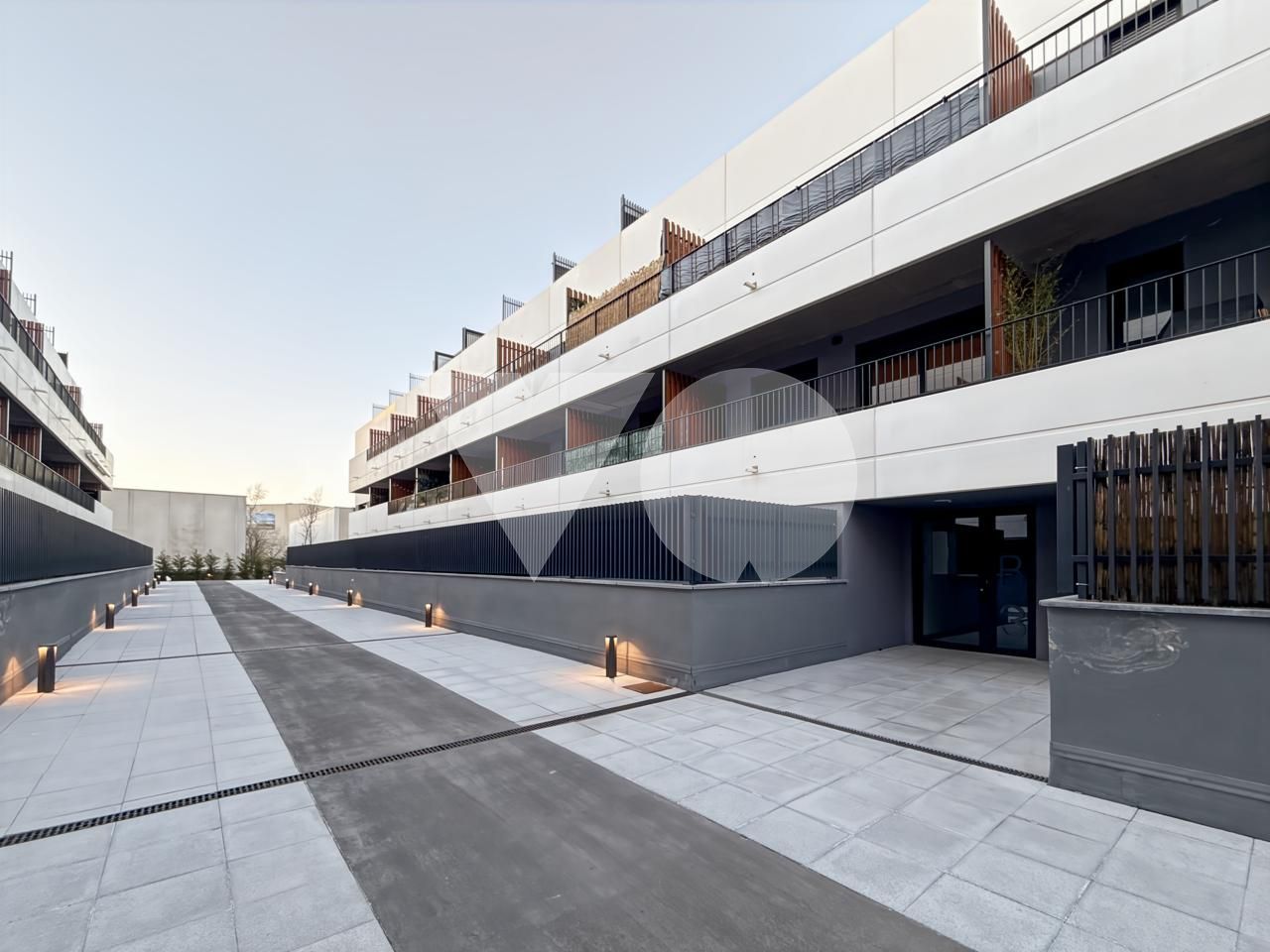 Vista exterior de Estudi en venda en San Sebastián de los Reyes amb Aire condicionat, Piscina i Internet