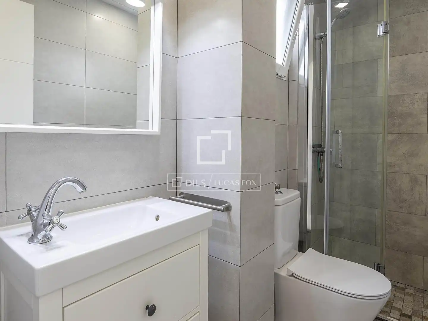 Baño de Ático de alquiler en Valencia con Aire acondicionado, Parquet y Terraza