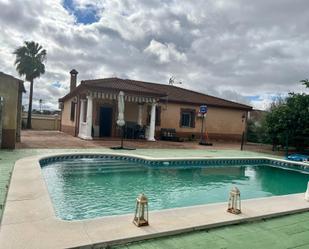 Vista exterior de Casa o xalet en venda en  Córdoba Capital amb Aire condicionat, Calefacció i Jardí privat