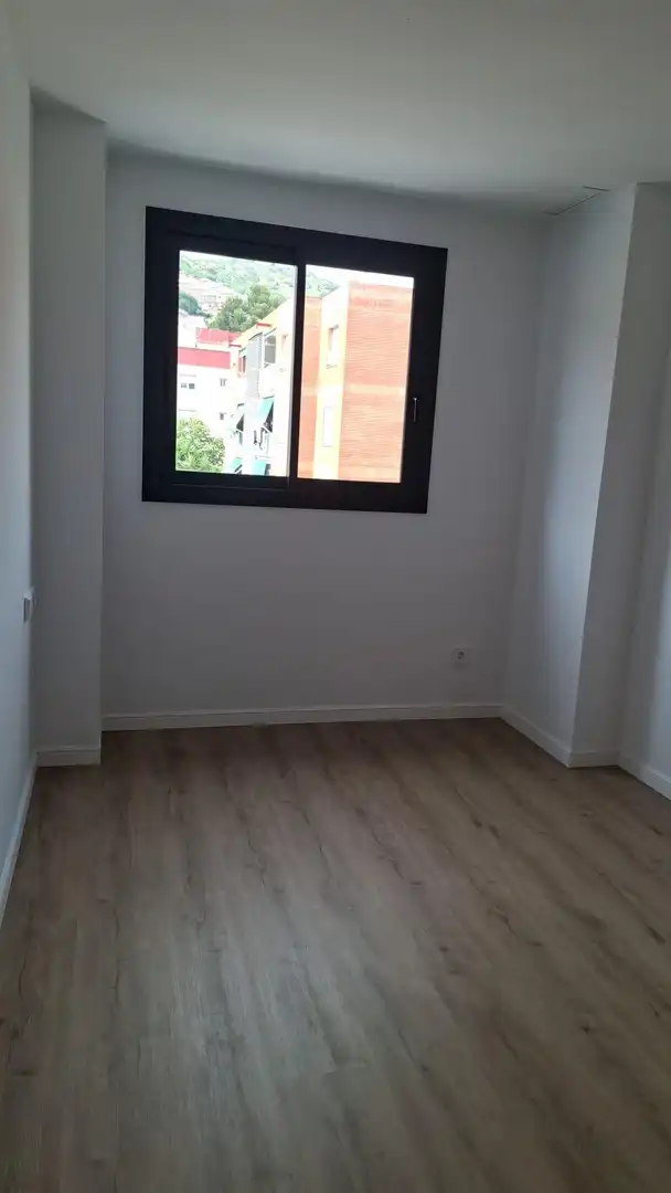 Schlafzimmer von Wohnung zur Miete in Santa Coloma de Gramenet mit Klimaanlage, Heizung und Parkett