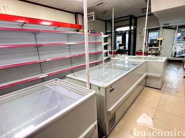 Local comercial de lloguer a Calle Julio Burell