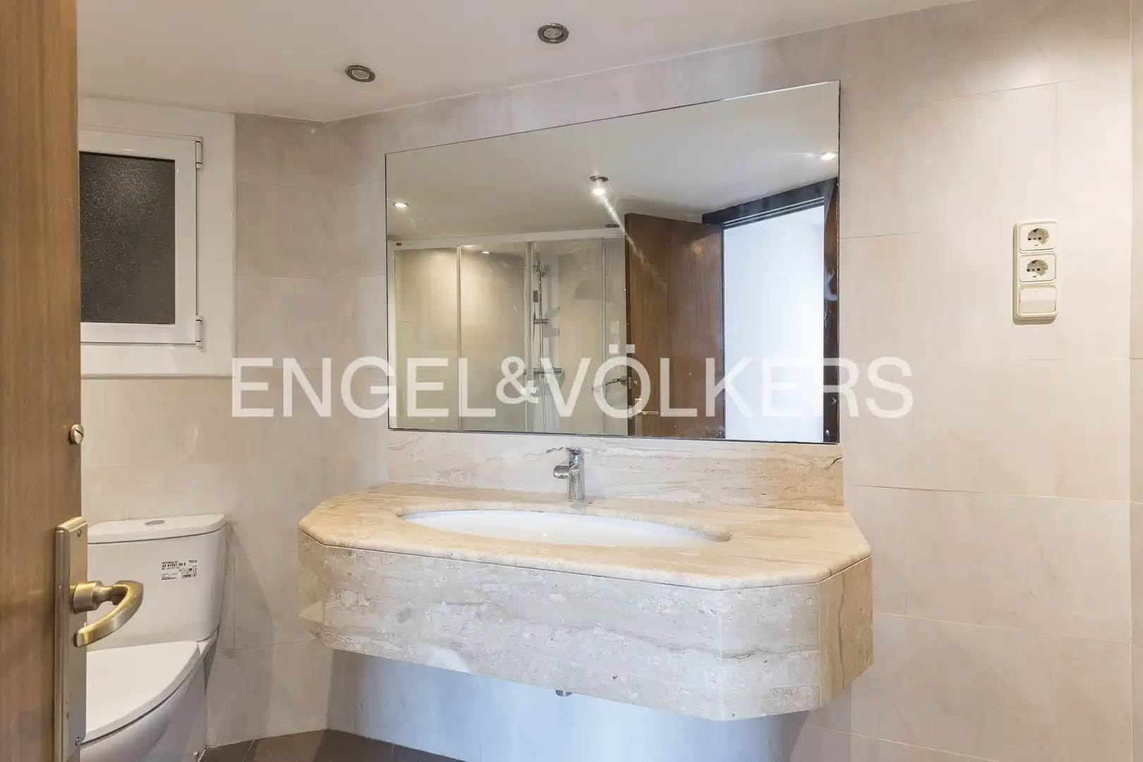 Baño de Piso de alquiler en Barcelona con Aire acondicionado, Calefacción y Parquet
