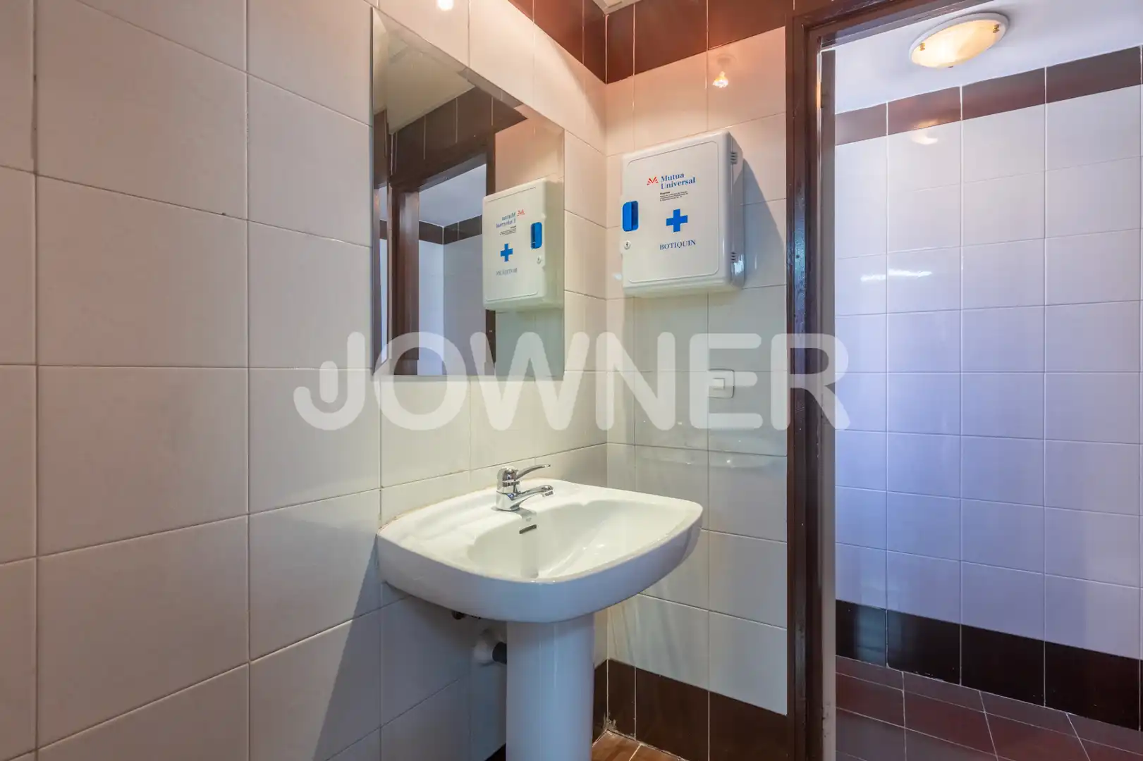 Bathroom of Office for sale in Madrid
