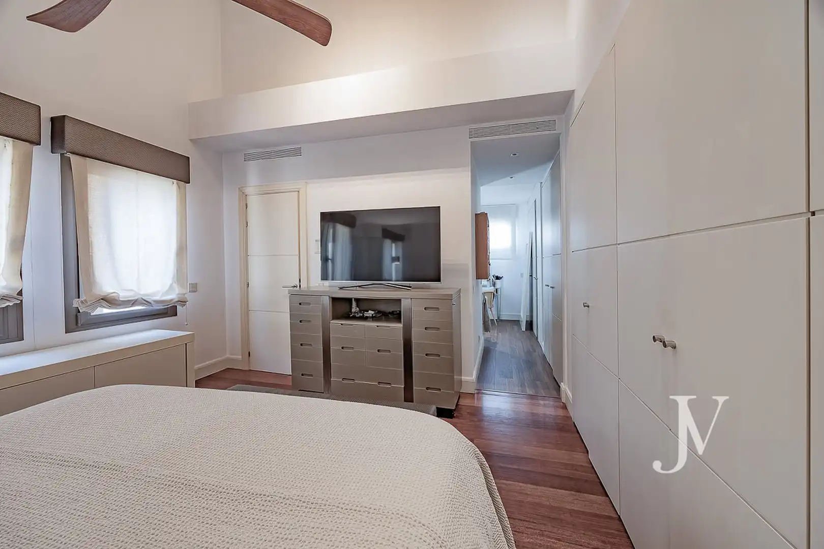 Schlafzimmer von Einfamilien-Reihenhaus zum Verkauf in Pozuelo de Alarcón mit Klimaanlage, Heizung und Privatgarten
