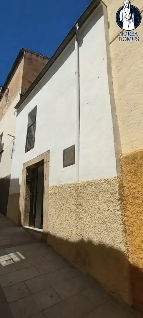 Vista exterior de Casa o xalet en venda en Cáceres amb Aire condicionat, Traster i Moblat