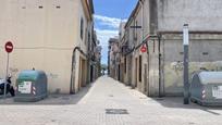 Vista exterior de Casa adosada en venda en Mataró amb Calefacció i Jardí privat