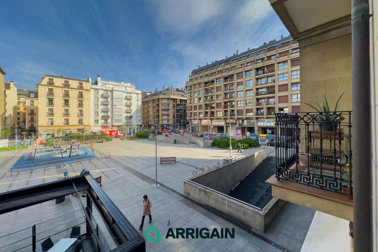 Exterior view of Flat for sale in Donostia - San Sebastián   with Heating