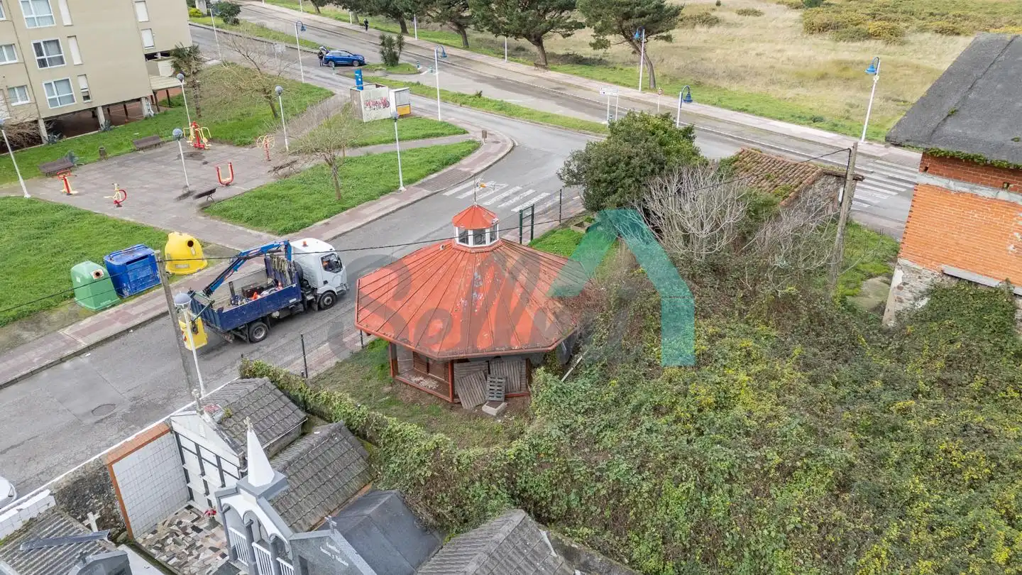 Vista exterior de Casa o xalet en venda en Soto del Barco amb Jardí privat