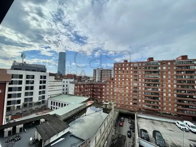 Vista exterior de Pis en venda en Bilbao  amb Calefacció