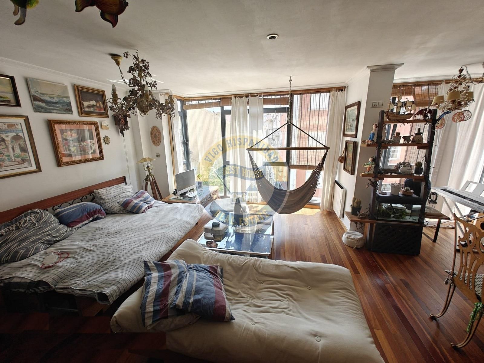 Dormitori de Pis en venda en Vigo  amb Calefacció