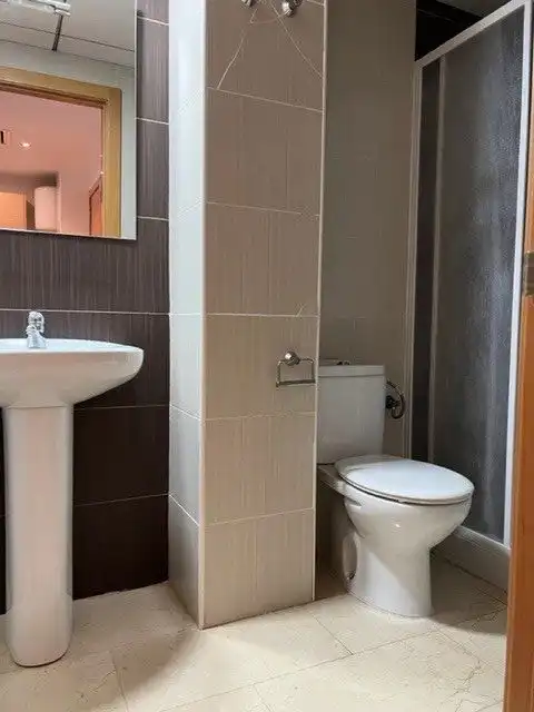 Baño de Apartamento de alquiler en Murcia con Aire acondicionado, Calefacción y Trastero